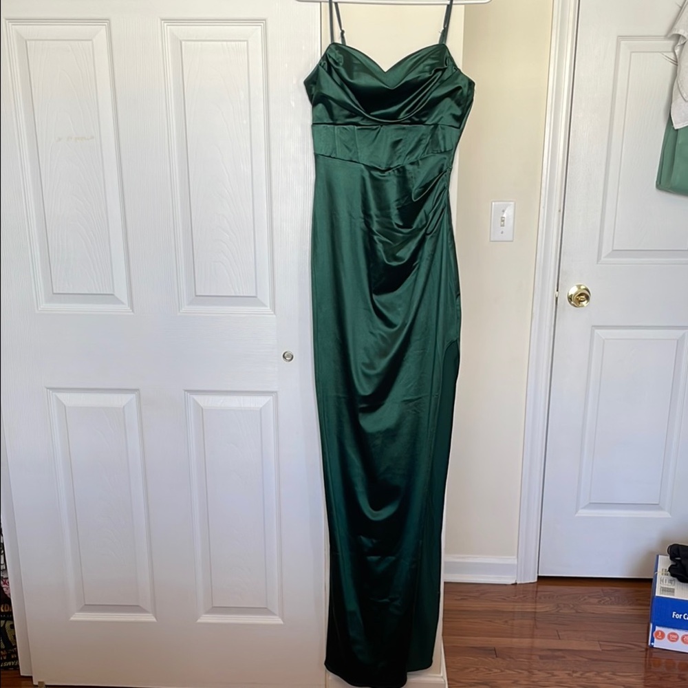 Green Spaghetti Strap Sweetheart Prom Gown